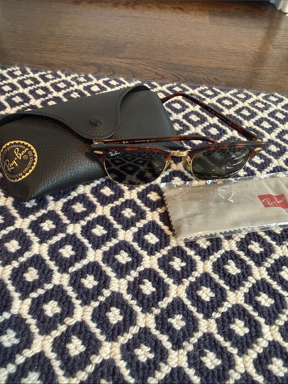 Ray-Ban Clubmaster Tortoise Gold Rim